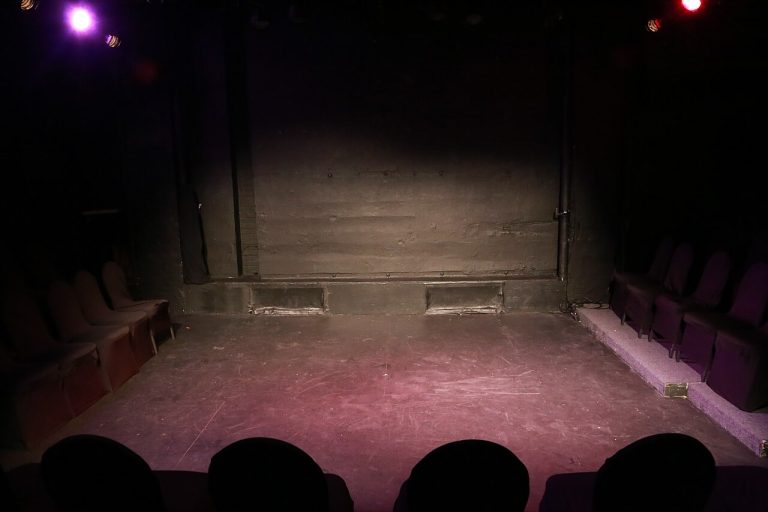 Esther van der Voort – Mama is Boos — Theater in Scheveningen