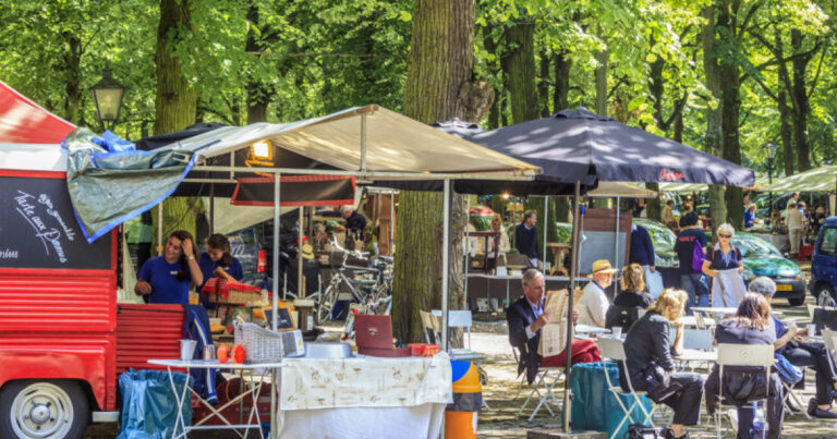 Antique and Book Market — rommel-en-vlooienmarkt in Scheveningen