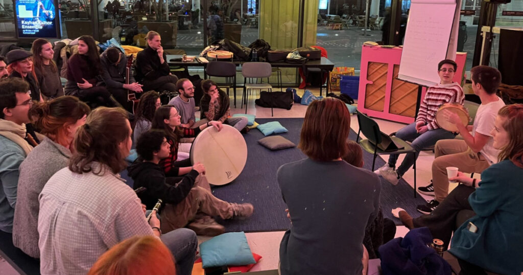 Share a Folk Song in Scheveningen